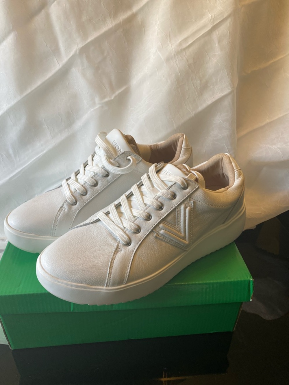 Vionic Cream Leather Low-Top Lace-Up Sneakers